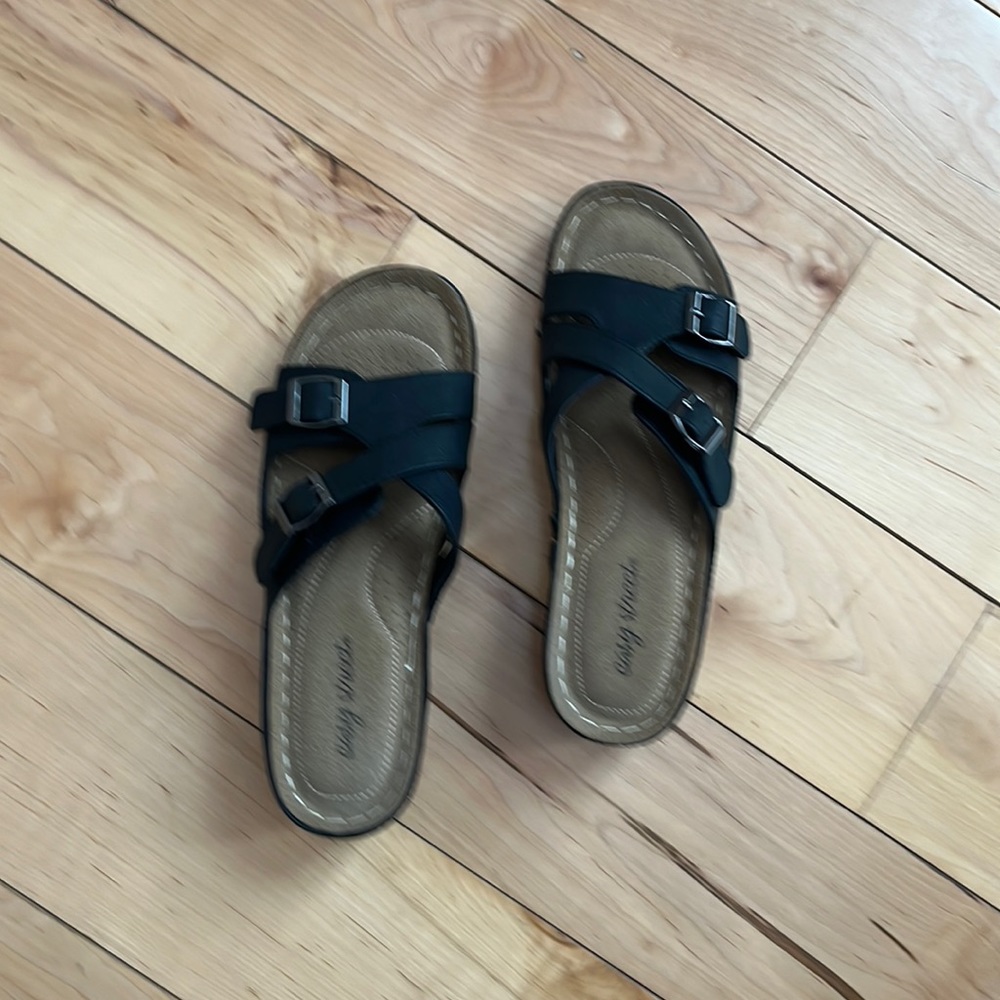 Easy Street Black Leather Slide sandals 9 1/2 N